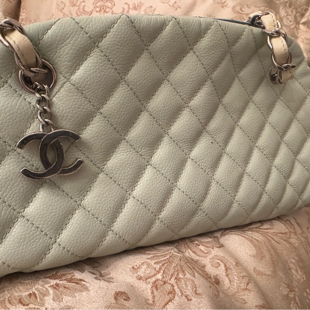CHANEL Quilted caviar leather Shoulder Bag - Seafoam color with light blue